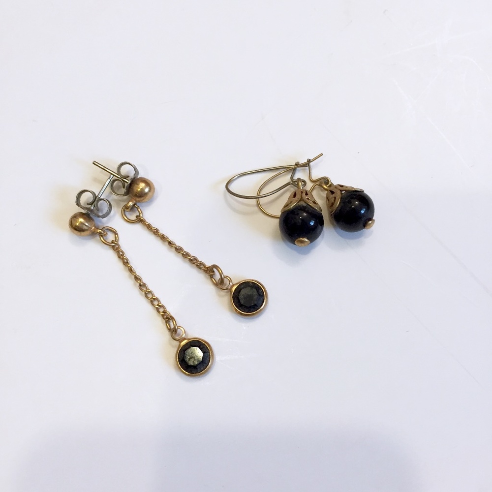 Vintage Mid Century Black and Gold Tone Earrings